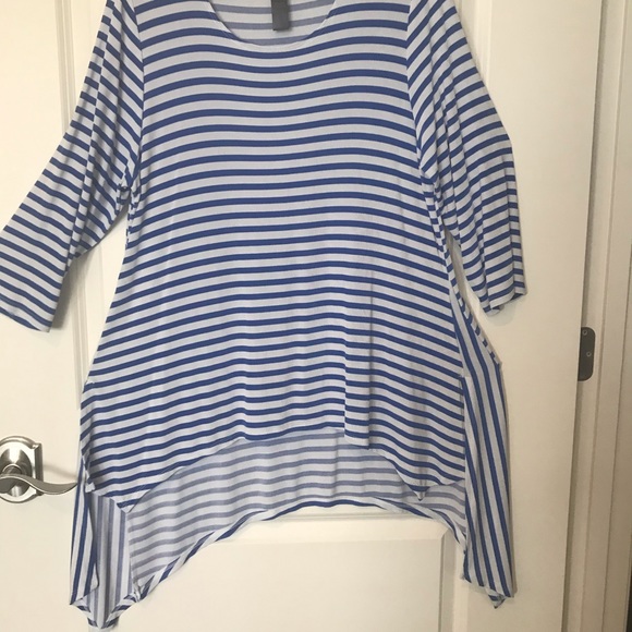 Travelers by Chico’s Long Flowing Top Size 2 - Picture 4 of 6